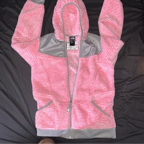 North face - Picture 2 of 4